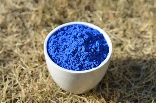 Couleur bleue inorganique pour la céramique